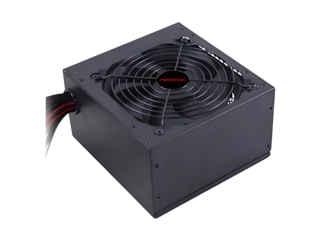 Fuente de Poder Arktek ATX 500W, certificada 80 Plus White, ofrece 500W reales para un rendimiento eficiente. Con un diseño compacto de 150 x 140 x 85 mm, incluye protección múltiple contra sobrecargas y cortocircuitos. Ideal para gamers y estaciones de t