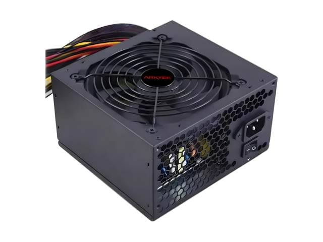 Fuente de Poder Arktek ATX 500W, certificada 80 Plus White, ofrece 500W reales para un rendimiento eficiente. Con un diseño compacto de 150 x 140 x 85 mm, incluye protección múltiple contra sobrecargas y cortocircuitos. Ideal para gamers y estaciones de t