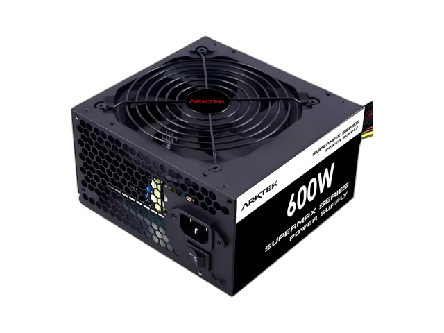 Fuente de Poder Arktek ATX 600W, certificada 80 Plus White, ofrece 600W reales para un rendimiento eficiente. Con un diseño compacto de 150 x 140 x 85 mm, incluye protección múltiple contra sobrecargas y cortocircuitos. Ideal para gamers y estaciones de t