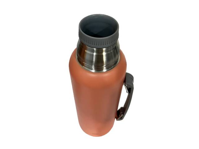 Termo de 1L Acero inoxidable, mantiene temperatura 12hs, asa para transporte cómodo.Mate de 140ml Acero inoxidable, duradero, elegante. Liviano y portátil Variedad de colores: Elige tu estilo. Combo perfecto: Sabor y tradición del mate en cualquier lugar.