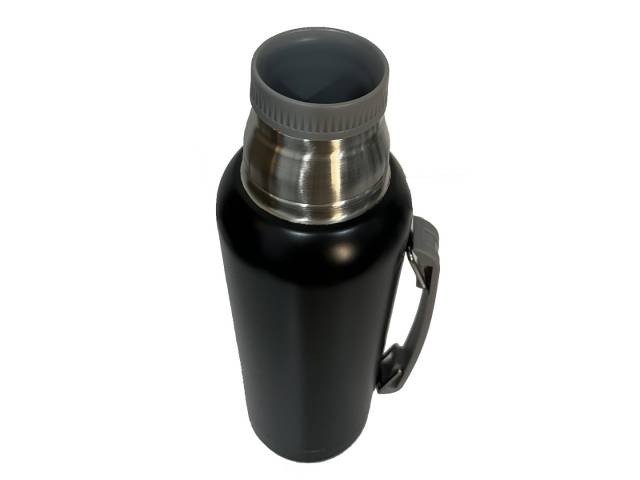 Termo de 1L Acero inoxidable, mantiene temperatura 12hs, asa para transporte cómodo.Mate de 140ml Acero inoxidable, duradero, elegante. Liviano y portátil Variedad de colores: Elige tu estilo. Combo perfecto: Sabor y tradición del mate en cualquier lugar.