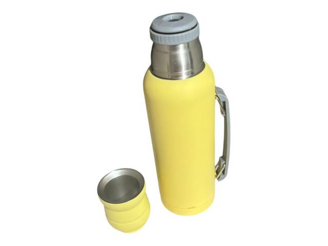 Termo de 1L Acero inoxidable, mantiene temperatura 12hs, asa para transporte cómodo.Mate de 140ml Acero inoxidable, duradero, elegante. Liviano y portátil Variedad de colores: Elige tu estilo. Combo perfecto: Sabor y tradición del mate en cualquier lugar.