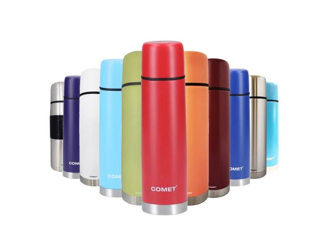 Disfruta de tu combo con termo de acero inoxidable de 750 ml que mantiene la temperatura de tu mate por 8 horas, un mate de acero inoxidable de 160 ml y una bombilla Comet. El termo tiene un diseño bala compacto y un tapón cebador para cebar fácilmente