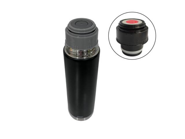 Disfruta de tu combo con termo de acero inoxidable de 750 ml que mantiene la temperatura de tu mate por 8 horas, un mate de acero inoxidable de 160 ml y una bombilla Comet. El termo tiene un diseño bala compacto y un tapón cebador para cebar fácilmente