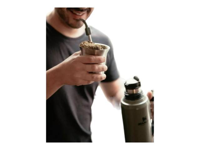 Disfruta de un buen mate!, el  perfecto 2 en 1para llevar a todos lados de forma liviana y practica! Acero inoxidable y hasta 30hs de frio y calor. 