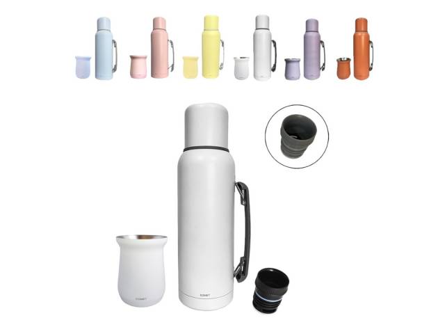 Combo  termo de acero inoxidable de 1 litro que mantiene la temperatura de tus bebidas por 12 horas y un mate de acero inoxidable de 260 ml. El termo tiene un diseño ergonómico con asa para un agarre cómodo y un tapón cebador para cebar mate fácilmente.