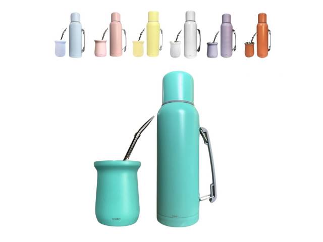 Combo  termo de acero inoxidable de 1 litro que mantiene la temperatura de tus bebidas por 12 horas y un mate de acero inoxidable de 260 ml. El termo tiene un diseño ergonómico con asa para un agarre cómodo y un tapón cebador para cebar mate fácilmente.