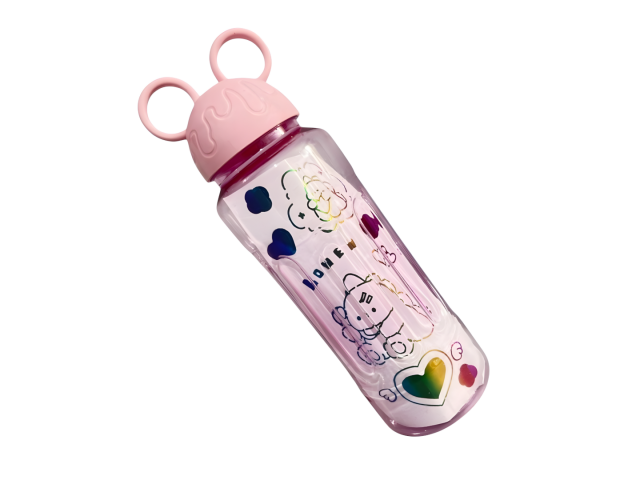 Botella rosa de 300 ml para niños, hecha de plástico ligero y resistente. Con tapa segura y agarraderas, es fácil de usar. Ideal para mantener a los pequeños hidratados en casa, en la escuela o al aire libre. Perfecta para jugos y agua.