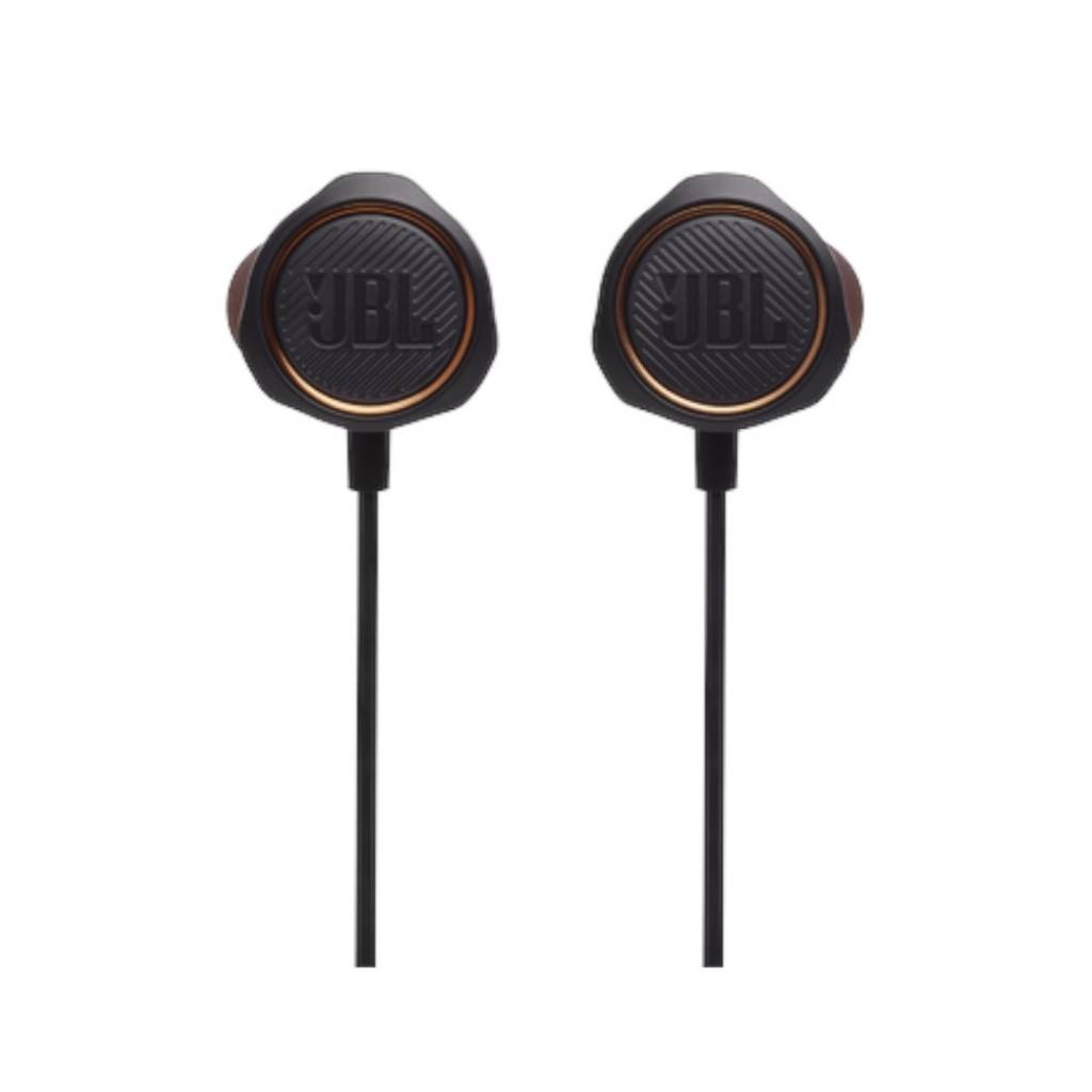 Vive la experiencia  con los auriculares in-ear JBL Quantum 50  de juego completamente envolvente. Sonido potente y nítido, comunicación clara, ajuste cómodo y control total te dan la ventaja competitiva que necesitas para dominar la partida.