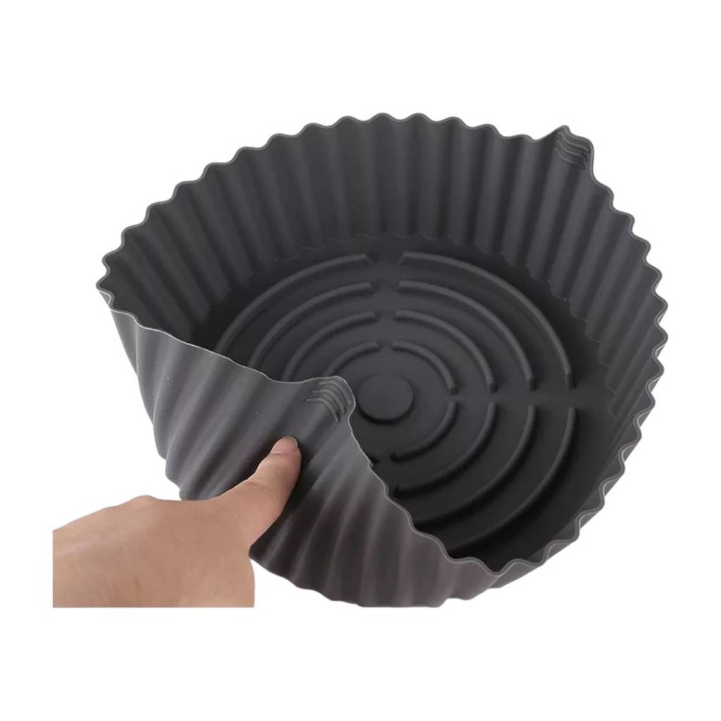 Bandeja Redonda de Silicona Comet de 23x8cm es una herramienta versátil y práctica para tu cocina.  Su material resistente, diseño funcional y facilidad de limpieza la convierten en una buena opción para diversas tareas culinarias.