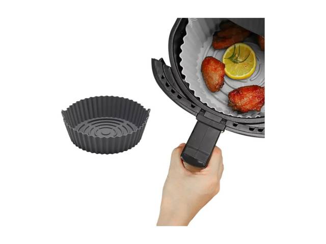 Bandeja Redonda de Silicona Comet de 23x8cm es una herramienta versátil y práctica para tu cocina.  Su material resistente, diseño funcional y facilidad de limpieza la convierten en una buena opción para diversas tareas culinarias.