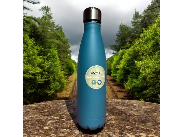 La Botella Deportiva Acero Inoxidable 500ml Comet compañera perfecta para tus entrenamientos y actividades al aire libre. Con acero inoxidable de alta calidad, esta botella es resistente a golpes y arañazos