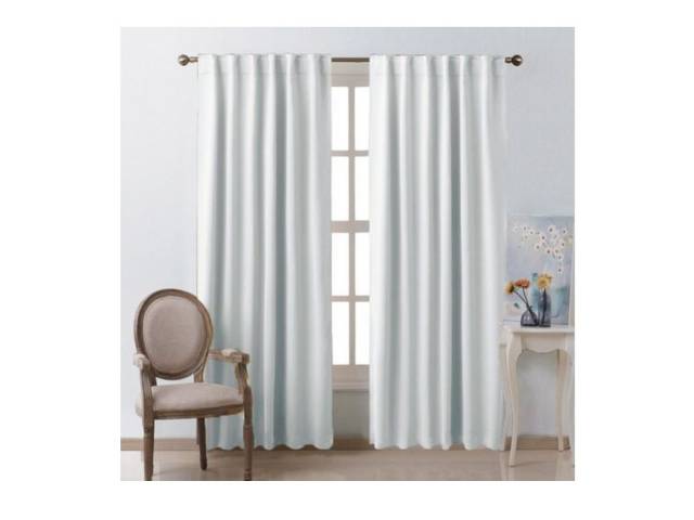 Las cortinas de tela Panamá son una opción ideal para quienes buscan decorar sus ventanas con estilo y versatilidad. Hechas de un tejido resistente y duradero, estas cortinas te ofrecen una amplia gama de colores y texturas para elegir.