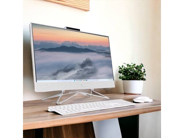 ¡Simplifica tu espacio de trabajo con el HP Todo en Uno! Pantalla Full HD de 23.8", procesador Intel Core i3, 8GB de RAM y disco SSD de 256GB te brindan un rendimiento fluido para las tareas diarias. Windows 11 te mantiene productivo y organizado.