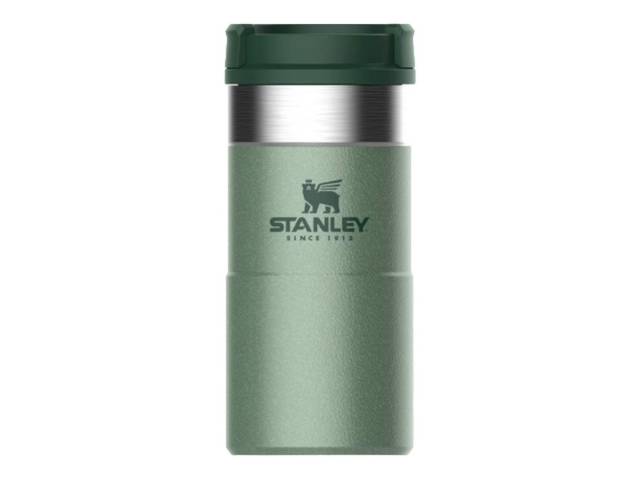 Disfruta de bebidas calientes o frías con la Jarra Térmica Stanley The Neverleak 8.5 oz 250 ml. Calidad Stanley que nunca falla.