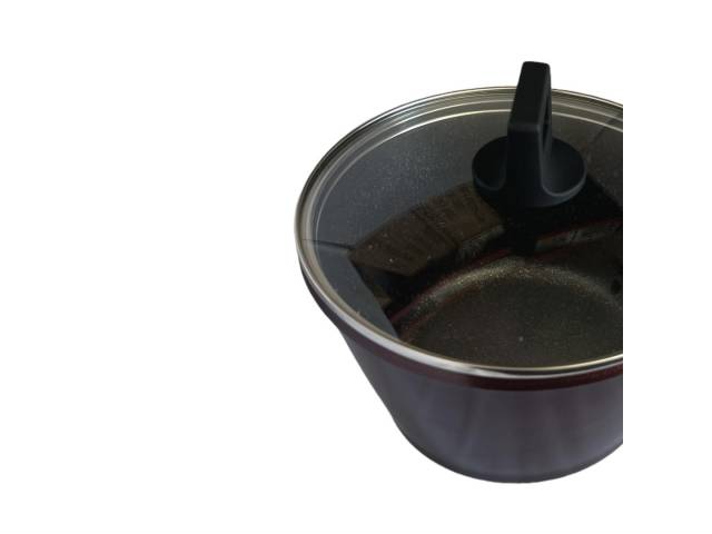 Cocina con facilidad y estilo con la Olla con Mango Antiadherente COMET 18cm - Bordo. Su superficie antiadherente facilita la limpieza y evita que los alimentos se peguen. Además, su mango antiadherente te ofrece un agarre cómodo y seguro.