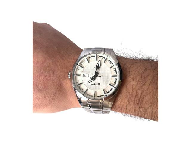 Combina estilo y funcionalidad con el Reloj ORIENT para Hombre. Con su movimiento de cuarzo preciso, resistencia al agua de 50 metros y pulsera de metal, este reloj es perfecto para cualquier ocasión.