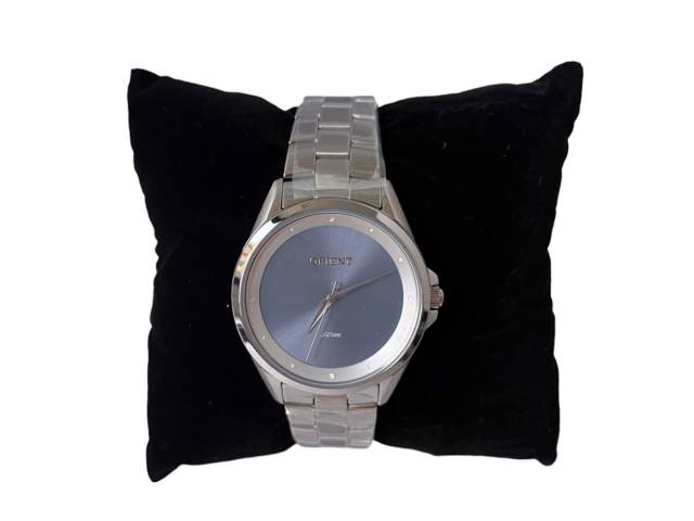 Combina estilo y funcionalidad con el Reloj ORIENT para Dama. Con su movimiento de cuarzo preciso, resistencia al agua de 50 metros y pulsera de metal, este reloj es perfecto para cualquier ocasión.