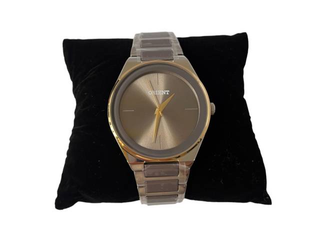 Combina estilo y funcionalidad con el Reloj ORIENT para Dama. Con su movimiento de cuarzo preciso, resistencia al agua  este reloj es perfecto para cualquier ocasión.