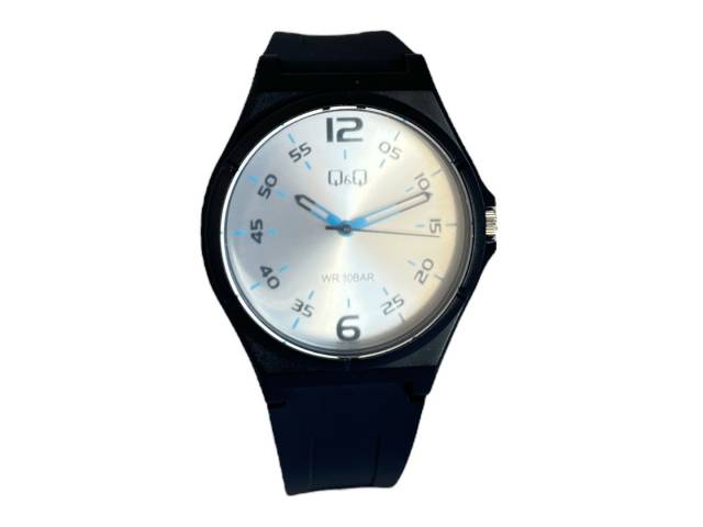 Reloj Q&Q Análogo 10BAR Silicona Negro Resistente al Agua: Un compañero confiable para tu día a día.