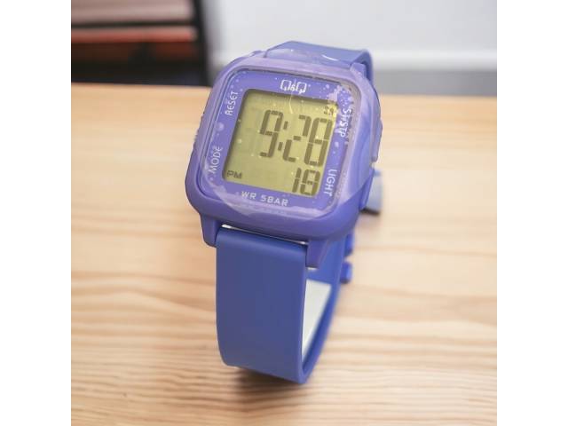 Reloj Q&Q Digital: estilo y precisión en tu muñeca. Alarma, cronómetro, doble hora, silicona, resistente al agua. Elegante y funcional. Regalo perfecto. 