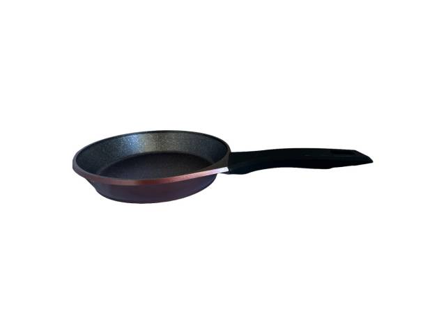 Cocina con estilo y facilidad con la Sartén Comet Antiadherente 24 cm - Bordo. Su superficie antiadherente facilita la limpieza y evita que los alimentos se peguen. Además, su mango ergonómico te ofrece un agarre cómodo y seguro.