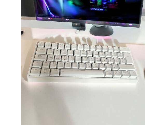 Precisión y velocidad en cada pulsación. El teclado Eagle Warrior combina la estética con la funcionalidad. Sus switches mecánicos te brindan una respuesta táctil y precisa, mientras que la iluminación RGB personalizable te permite adaptar el teclado