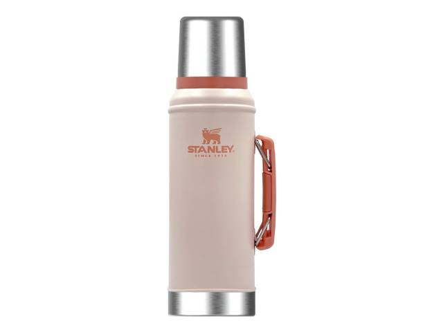 Lleva la tradición contigo con el Termo Classic The Legendary 0,94L   Mate Stanley. Perfecto para tener tu mate pronto en todo momento!