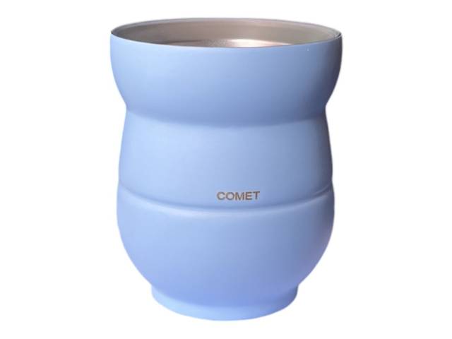 Tu compañero perfecto para el mate! El combo Comet te permite disfrutar de un mate caliente en cualquier lugar y a cualquier hora. Con su diseño elegante y su capacidad de mantener la temperatura.