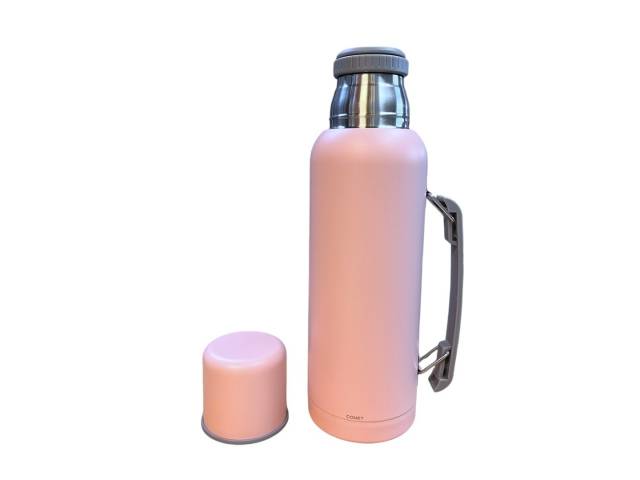 Tu COMBO ideal para cualquier ocasión. Con una capacidad de 1 litro y un diseño elegante, este termo de acero inoxidable mantendrá tus bebidas a la temperatura ideal por hasta 12 horas. Incluye un mate de 160 ml para disfrutar de tu compañía favorita.