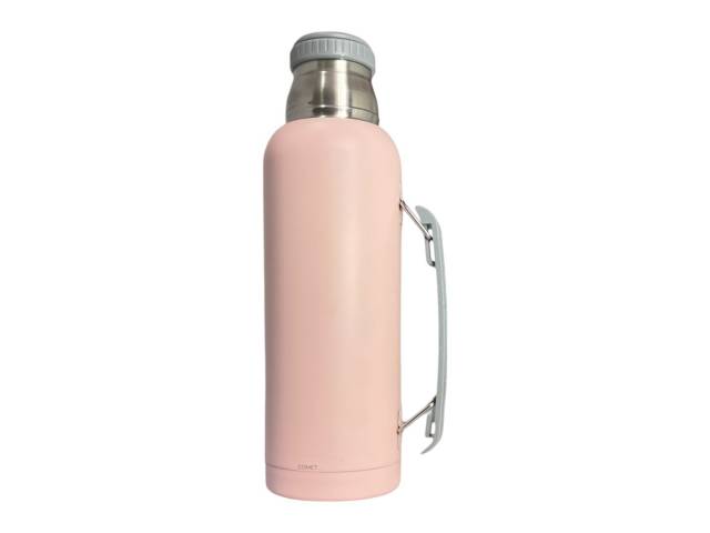 Tu COMBO ideal para cualquier ocasión. Con una capacidad de 1 litro y un diseño elegante, este termo de acero inoxidable mantendrá tus bebidas a la temperatura ideal por hasta 12 horas. Incluye un mate de 160 ml para disfrutar de tu compañía favorita.