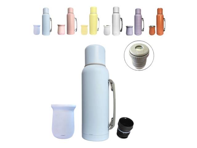 Combo  termo de acero inoxidable de 1 litro que mantiene la temperatura de tus bebidas por 12 horas y un mate de acero inoxidable de 260 ml. El termo tiene un diseño ergonómico con asa para un agarre cómodo y un tapón cebador para cebar mate fácilmente.