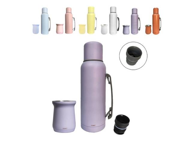 Combo  termo de acero inoxidable de 1 litro que mantiene la temperatura de tus bebidas por 12 horas y un mate de acero inoxidable de 260 ml. El termo tiene un diseño ergonómico con asa para un agarre cómodo y un tapón cebador para cebar mate fácilmente.