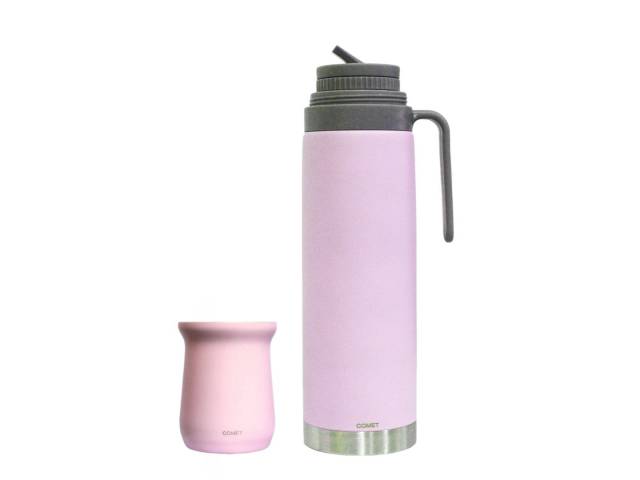 Tu COMBO ideal para cualquier ocasión. Con una capacidad de 1l y un diseño elegante, este termo de acero inoxidable mantendrá tus bebidas a la temperatura ideal . Incluye un mate de 160 ml para disfrutar de tu compañía favorita.