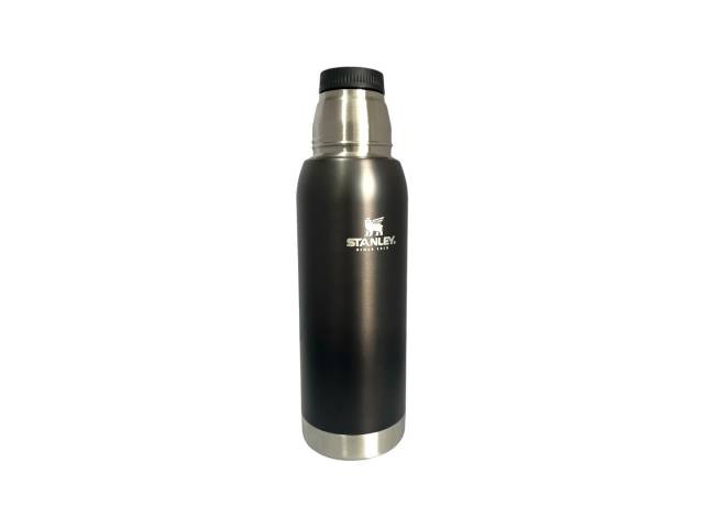  La Stanley Adventure To-Go Bottle de 0.75 L es la TERMO perfecto para cualquier aventura. Fabricada en acero inoxidable 8/8 libre de BPA, te permite llevar tus bebidas favoritas a la temperatura ideal, ya sea que prefieras un mate en la mañana o agua hel