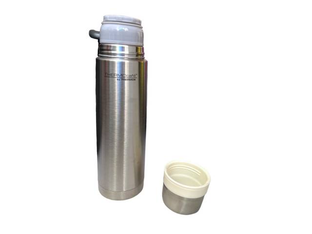 Disfruta de tus bebidas calientes o frías durante horas con el Thermo Flat Top 500ml Acero. Este termo de alta calidad está fabricado con acero inoxidable 18/8 de doble pared, lo que lo hace resistente, duradero y perfecto para llevar contigo a donde vaya