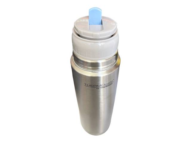 Disfruta de tus bebidas calientes o frías durante horas con el Thermo Flat Top 500ml Acero. Este termo de alta calidad está fabricado con acero inoxidable 18/8 de doble pared, lo que lo hace resistente, duradero y perfecto para llevar contigo a donde vaya