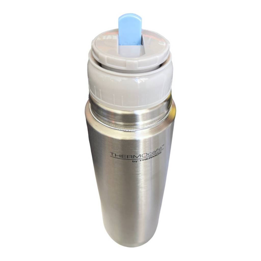 Disfruta de tus bebidas calientes o frías durante horas con el Thermo Flat Top 500ml Acero. Este termo de alta calidad está fabricado con acero inoxidable 18/8 de doble pared, lo que lo hace resistente, duradero y perfecto para llevar contigo a donde vaya